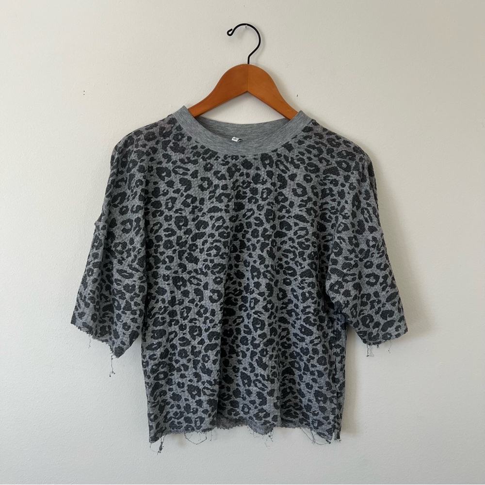 BUCKLE Cheetah Print Grey Cropped Tee |Sz S